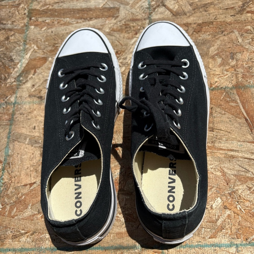 Converse Classic Black Canvas Sneakers. Great condition- Sz 8 women’s - Picture 5 of 12